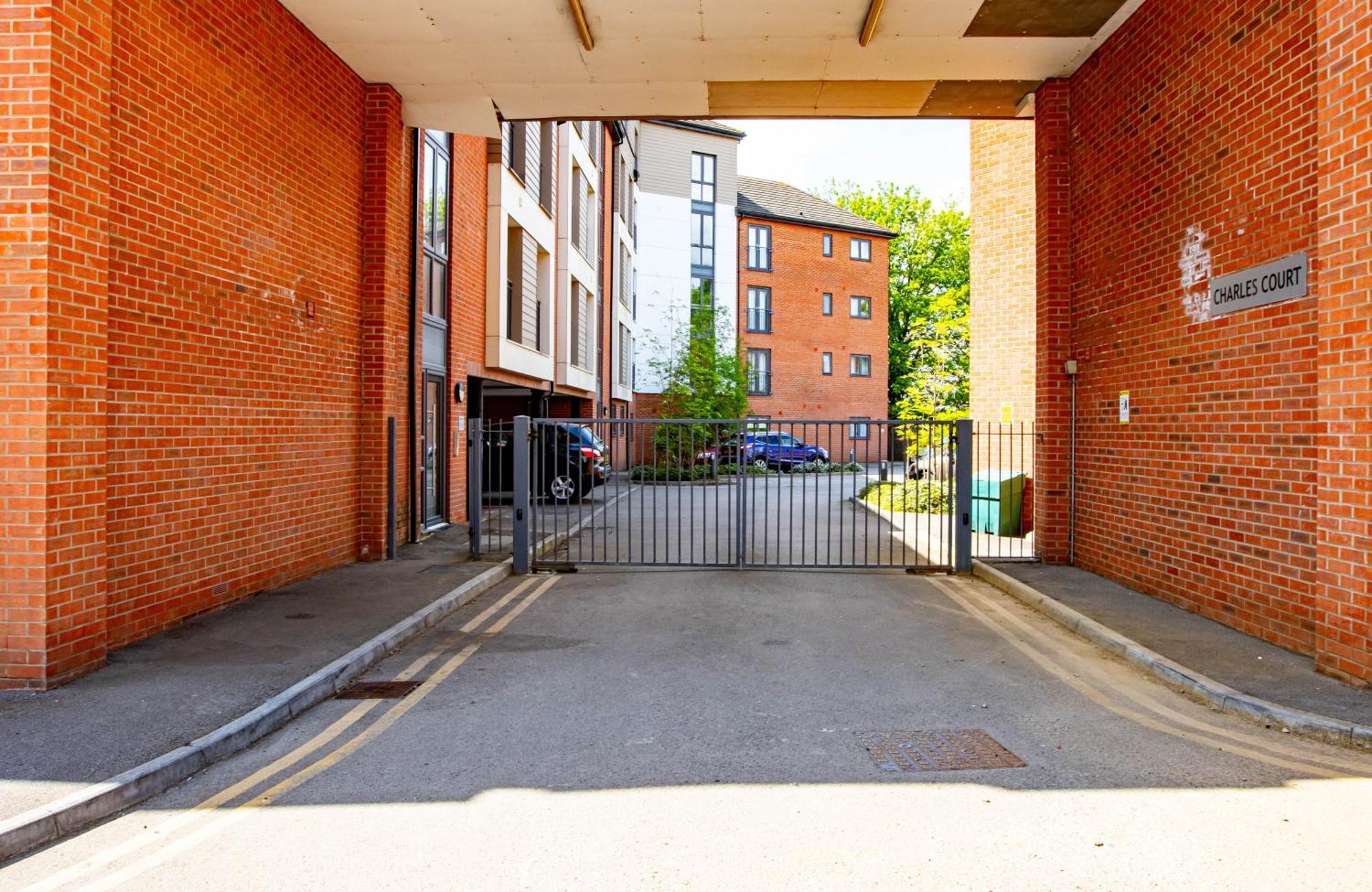 Sianavi Apartments Kettering Exterior photo