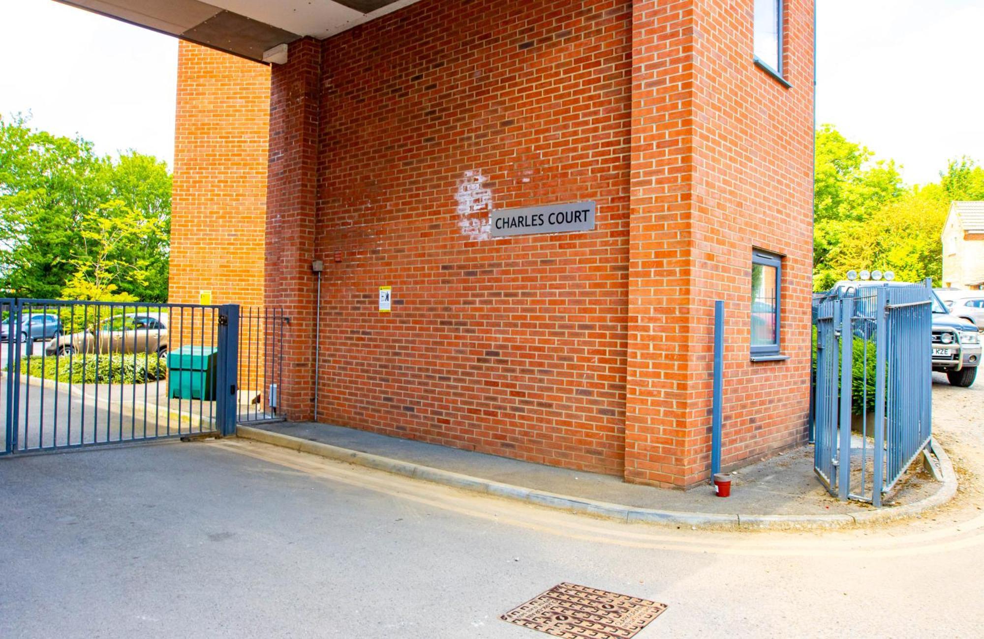 Sianavi Apartments Kettering Exterior photo