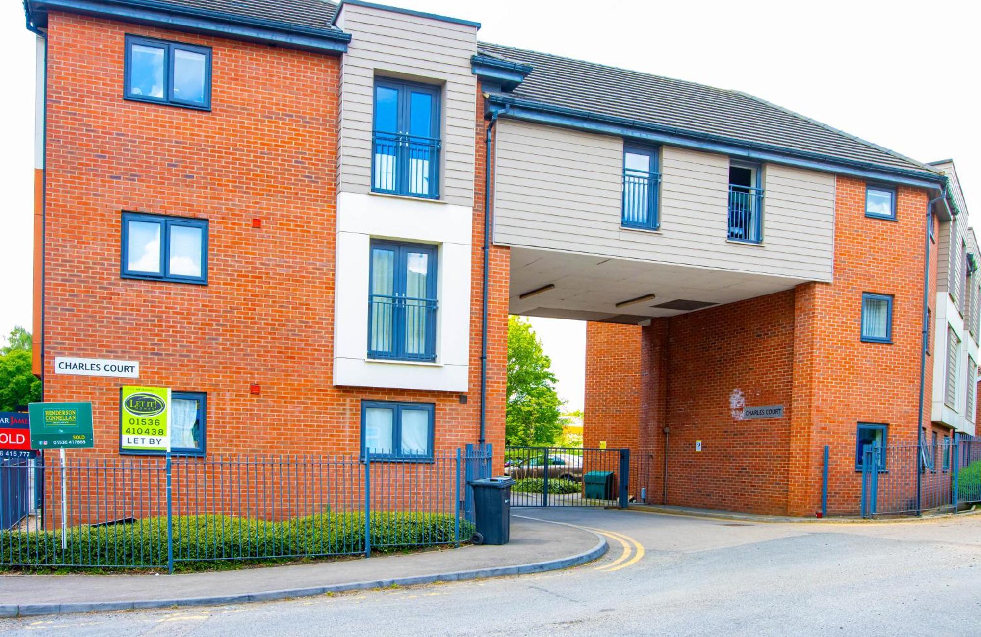 Sianavi Apartments Kettering Exterior photo